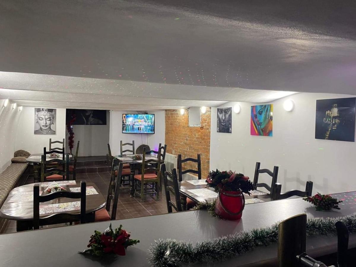 Casa Alis Hotel Oradea Buitenkant foto