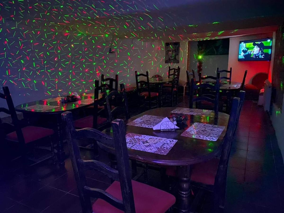 Casa Alis Hotel Oradea Buitenkant foto