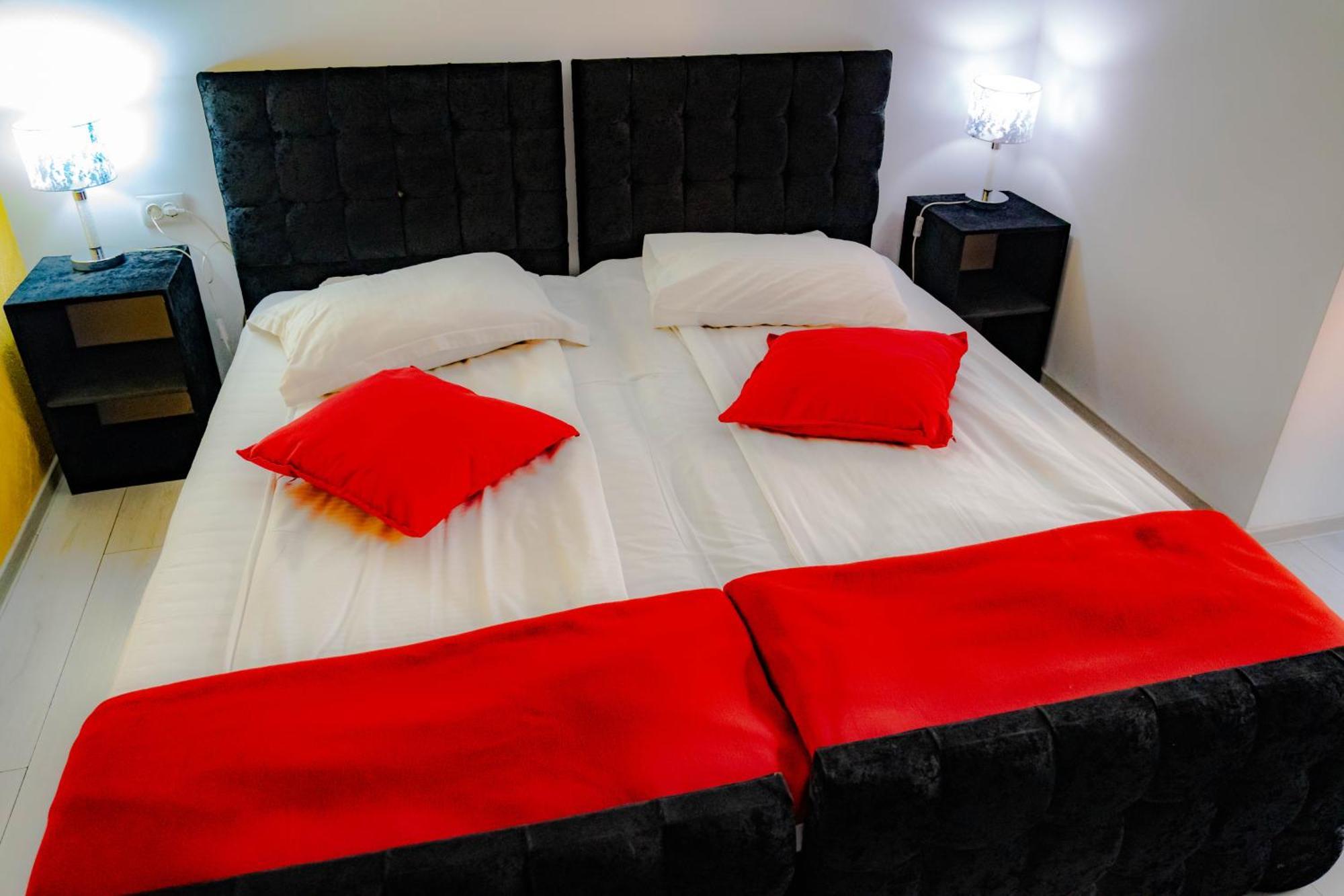 Casa Alis Hotel Oradea Buitenkant foto