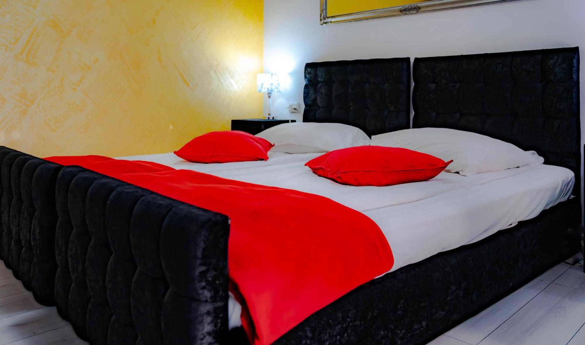 Casa Alis Hotel Oradea Buitenkant foto