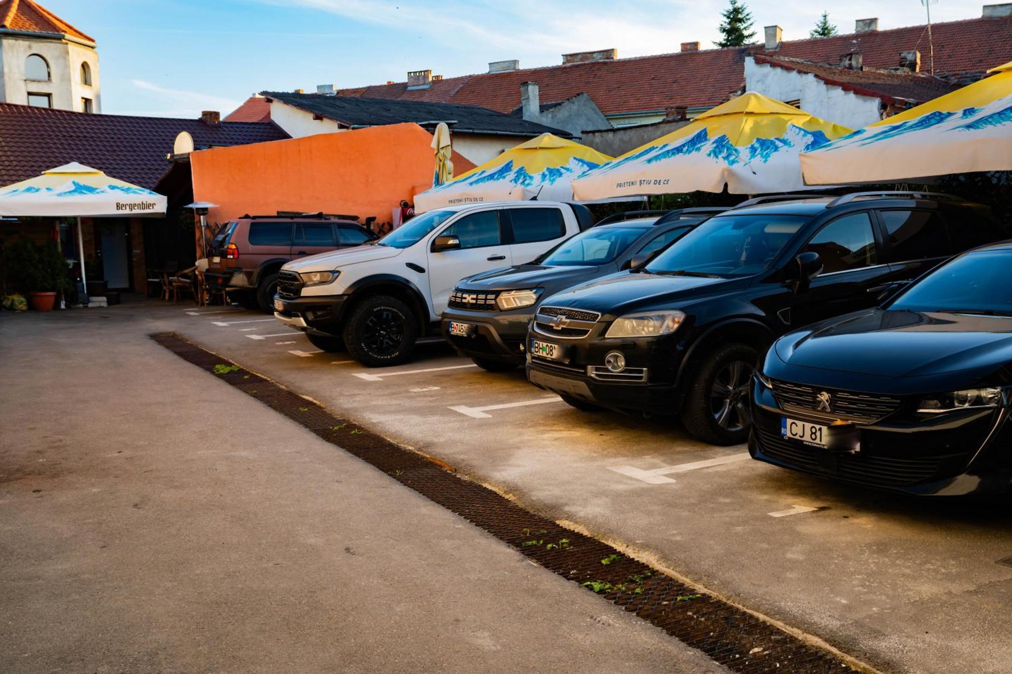 Casa Alis Hotel Oradea Buitenkant foto