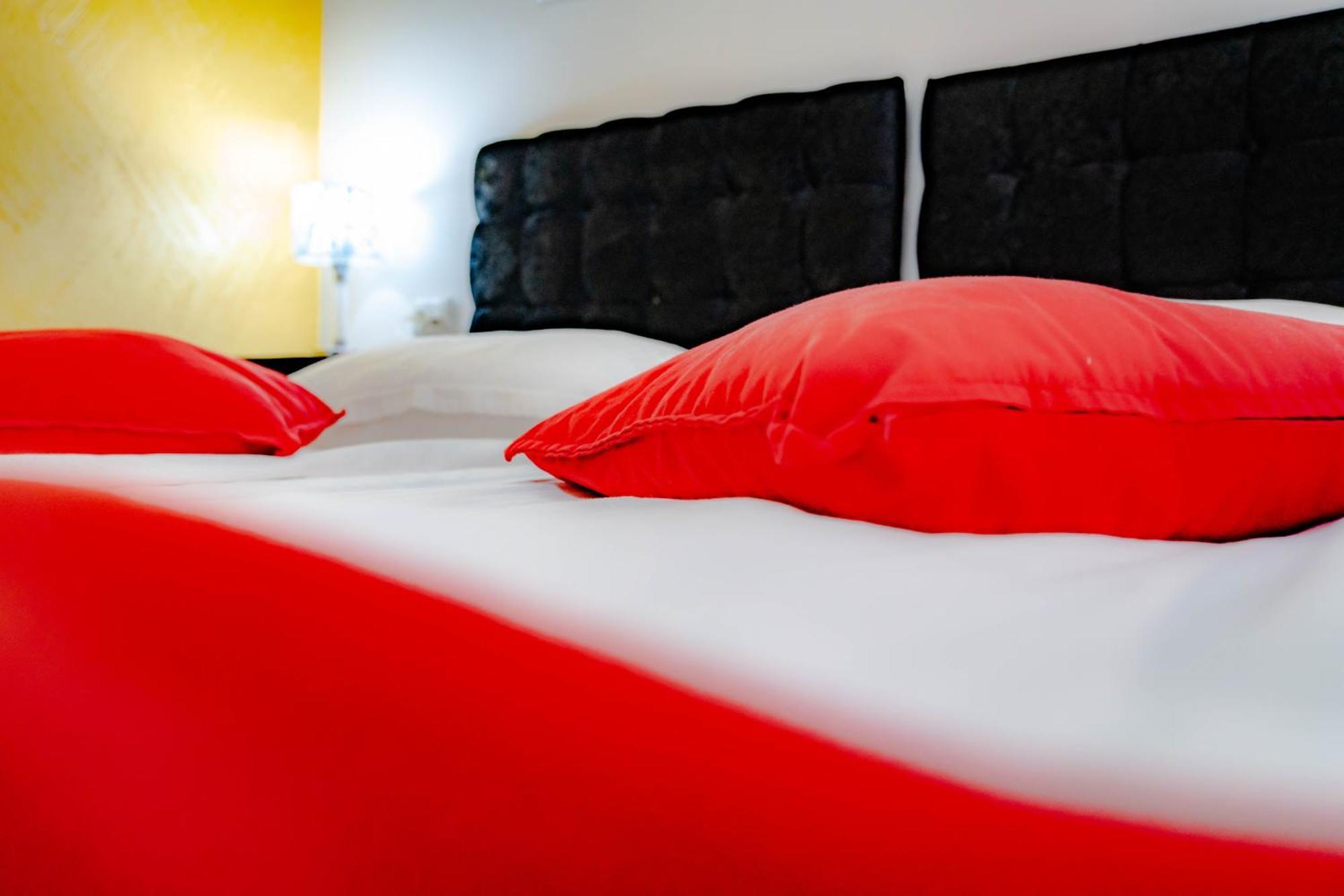 Casa Alis Hotel Oradea Buitenkant foto