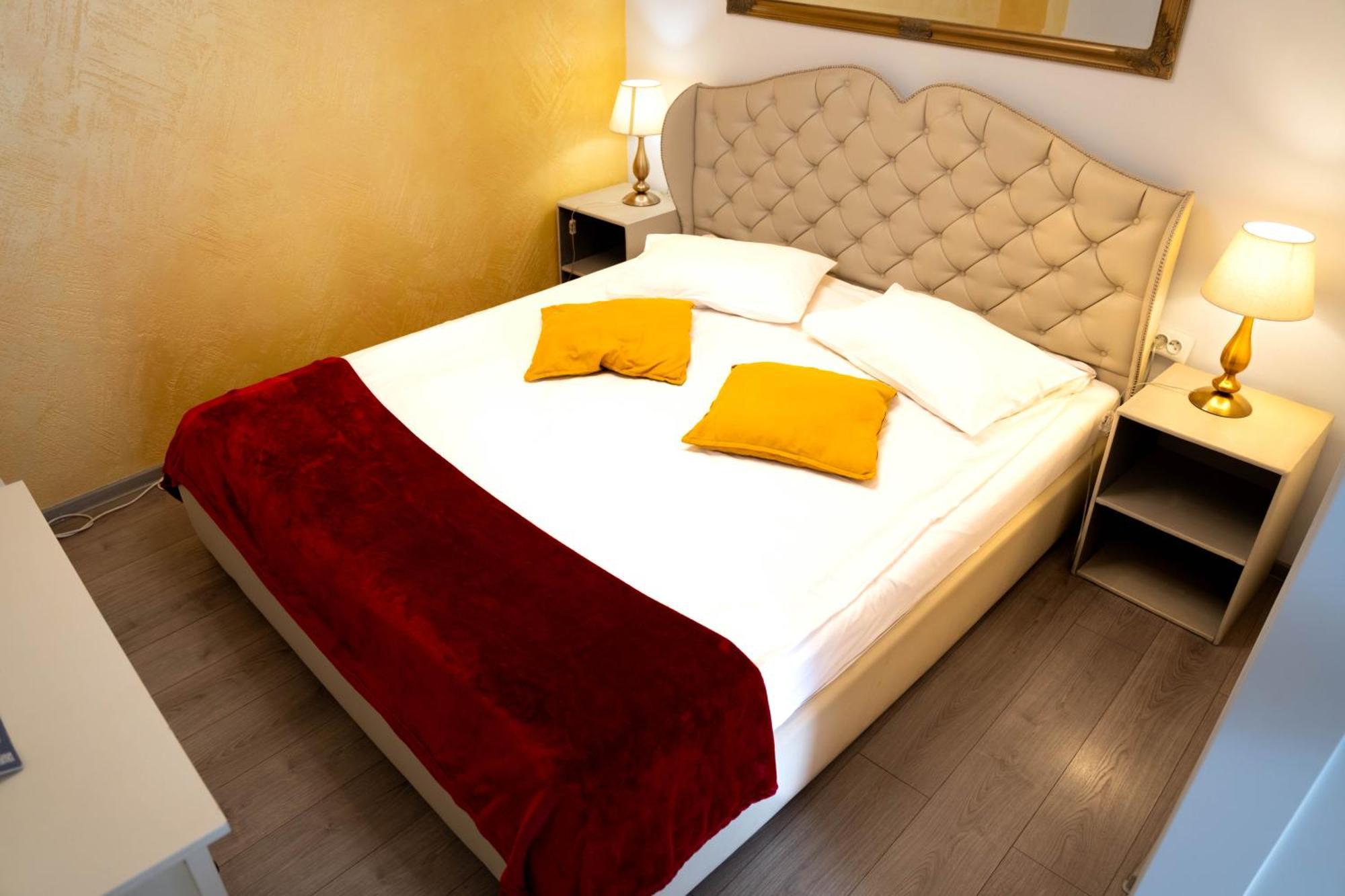 Casa Alis Hotel Oradea Buitenkant foto