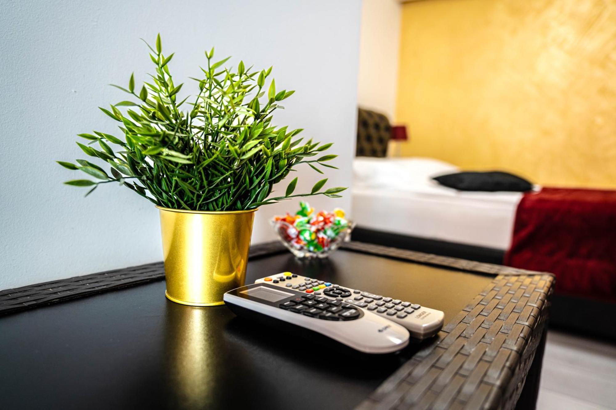 Casa Alis Hotel Oradea Buitenkant foto